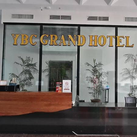 Ybc格兰德酒店 奥隆阿波 外观 照片
